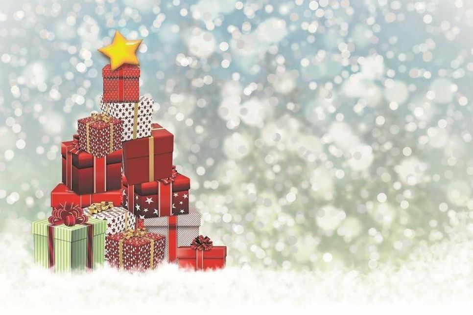 Die Neustädter Tafel organisiert in Kooperation mit dem reporter Neustadt bereits zum 10.  Mal die Geschenkepyramide, die mit Geschenke-Spenden Kindern im Alter von 0 bis 14 Jahren ein Strahlen ins Gesicht zaubert.
