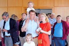 Gemeinsam mit seiner Ehefrau Larissa und seinen Töchtern wartete der dreifache Familienvater Dr. Uwe Brinkmann auf die ersten Ergebnisse – die Gesichtszüge sollten sich schnell aufheitern.