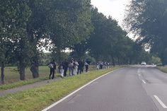 In Begleitung seines Exportgesellen Lennert, der ihn in die Gebräuche der Tippelei einweihen wird und 13 anderen Wandergesellen, vor allem aus dem Schacht der Fremden Freiheitsbrüder, machte sich Meister auf den Weg.