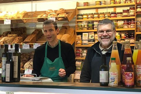 Alberto Ariberti (re.) geht nach 37 Jahren Tätigkeit beim Hof Klostersee in den Ruhestand.