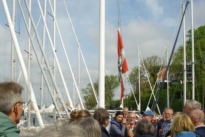 Standerhissung auf dem Stadtsteg „G“.