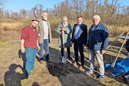 Projektleiter Miklas Staiger, SHHB-Vizepräsident Prof. Dr. Holger Gerth, Landesnaturschutzbeauftragte Dr. Juliane Rumpf, Schwentinentals Bürgermeister Thomas Haß, Vorsitzender des SHHB-Schwentinental Egon Ackermann.