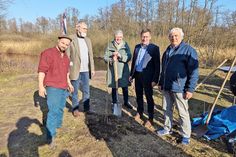 Projektleiter Miklas Staiger, SHHB-Vizepräsident Prof. Dr. Holger Gerth, Landesnaturschutzbeauftragte Dr. Juliane Rumpf, Schwentinentals Bürgermeister Thomas Haß, Vorsitzender des SHHB-Schwentinental Egon Ackermann.