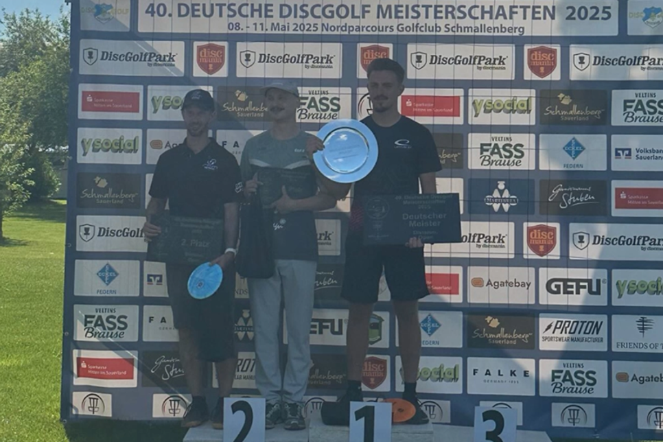 Timo Hartmann (Mitte).