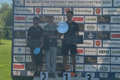 Timo Hartmann (Mitte).
