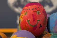 Mit Begeisterung kochten und bemalten die Kinder die Eier in ihren Einrichtungen bunt und kreativ.