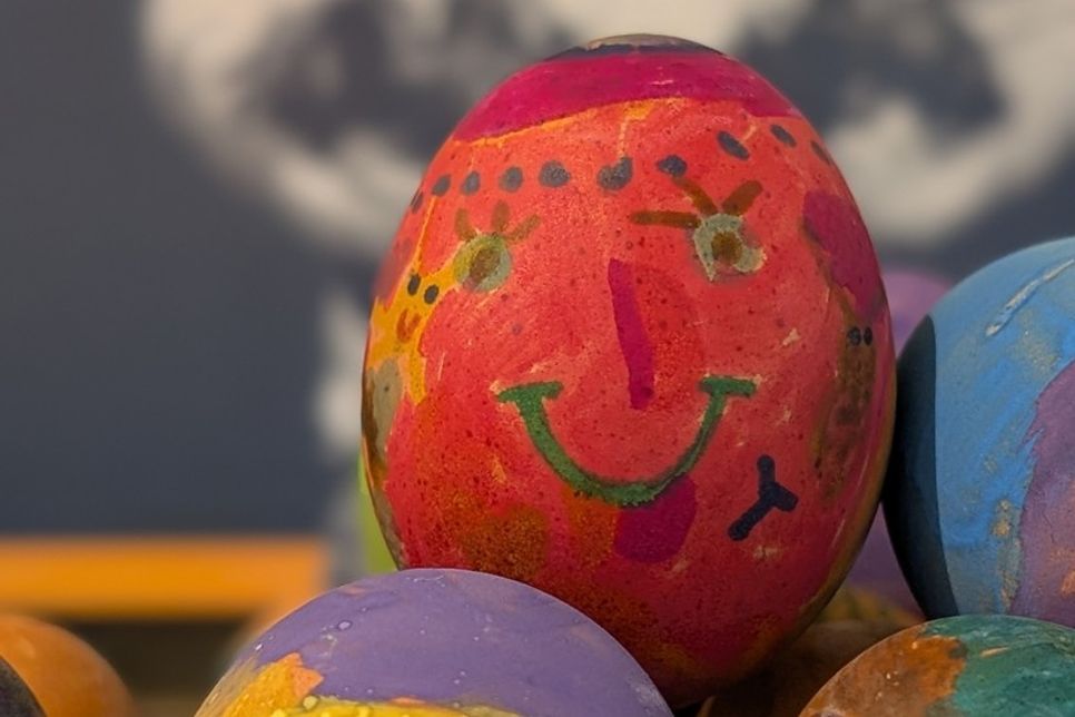 Mit Begeisterung kochten und bemalten die Kinder die Eier in ihren Einrichtungen bunt und kreativ.