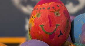 Mit Begeisterung kochten und bemalten die Kinder die Eier in ihren Einrichtungen bunt und kreativ.