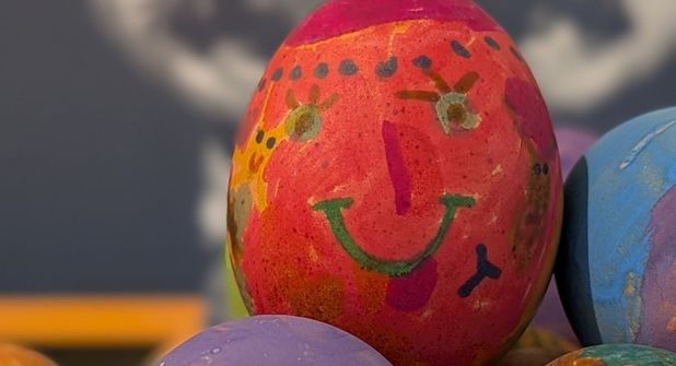 Mit Begeisterung kochten und bemalten die Kinder die Eier in ihren Einrichtungen bunt und kreativ.