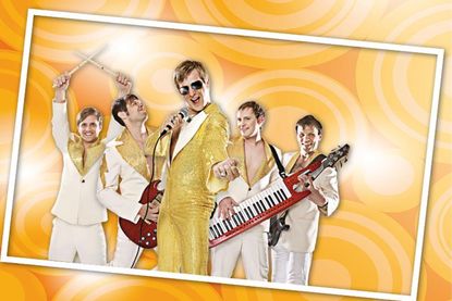 Eine Zeitreise in die Schlagerwelt erwartet die Gäste bei der Schlagerparty am 3. August in Kellenhusen.