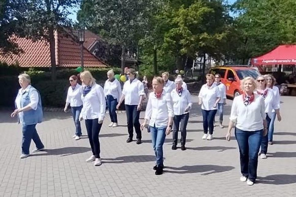 „Die Line Dancer der Volkshochschule Scharbeutz“.