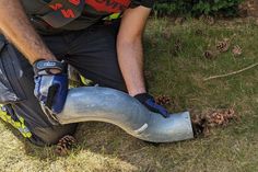 Die Freiwillige Feuerwehr Grömitz rettet zwei Entenküken.