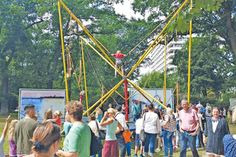 Der vom Gemeinde-Jugendring Timmendorfer Strand ausgerichtete Kindertag am kommenden Sonntag bietet wieder viel Kurzweil für alle Kinder und Jugendlichen, unter anderem beim beliebten Bungee-Jumping. (Foto: René Kleinschmidt)