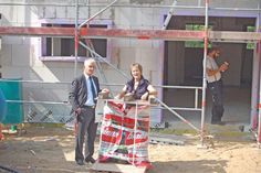 Schönkirchens Bürgermeister Gerd Radisch und die stellvertretende Amtsdirektorin Hildegard Mersmann hoffen auf weiterhin planmäßigen Bauverlauf an der Hörn.