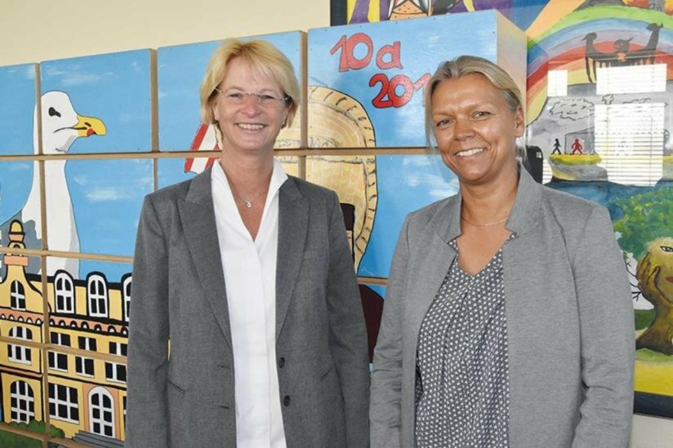 Schulleiterin Esther Passig (rechts) konnte an dem Vormittag auch die neue Schulrätin Anja Bück begrüßen.