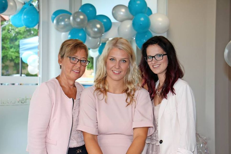 Das Team des Friseursalons „HairLounge“ mit Sylvia Klopke, Ann-Kathrin Brückel und Vivien Schwab (v. lks.).