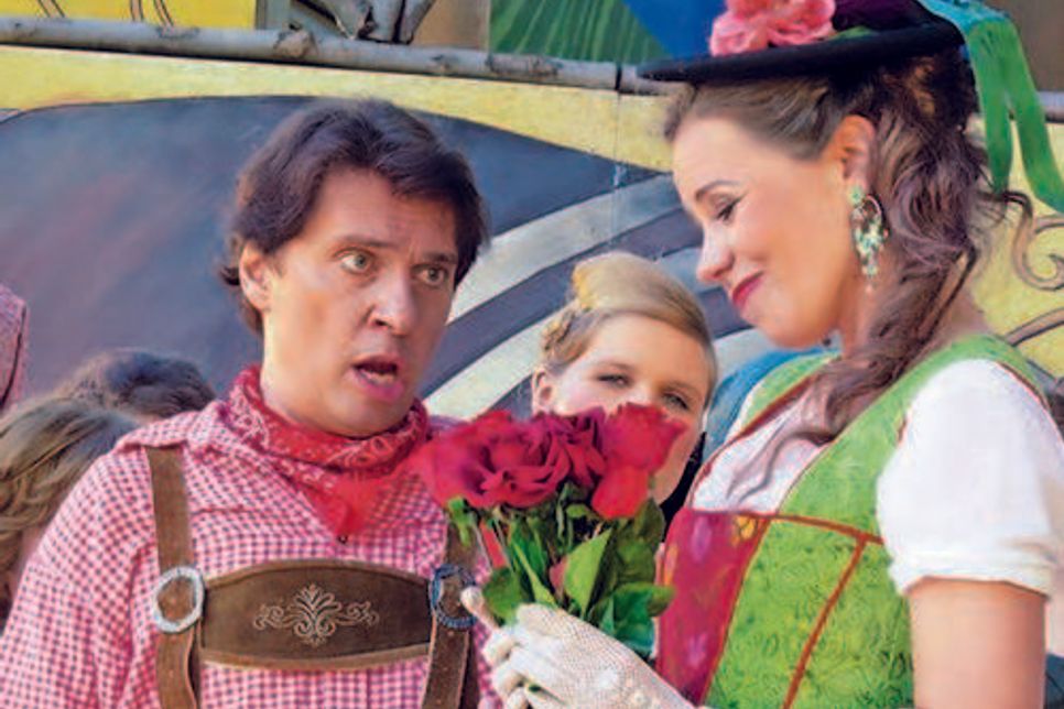 Zellers "Vogelhändler" – ein kleines Stückchen heile Bergwelt auf der Freilichtbühne am Großen Eutiner See.