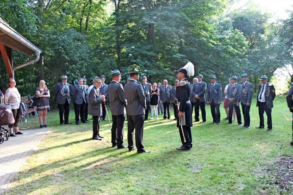Die Königsproklamation unter der Vogelstange.