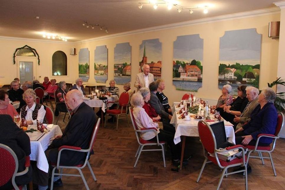 Bürgervorsteher Sönke Sela übermittelte die Grüße der Stadt.