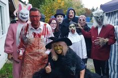 Familie Oest und ihr Halloween-Team freuen sich am kommenden Montag auf viele kleine und große Besucher.