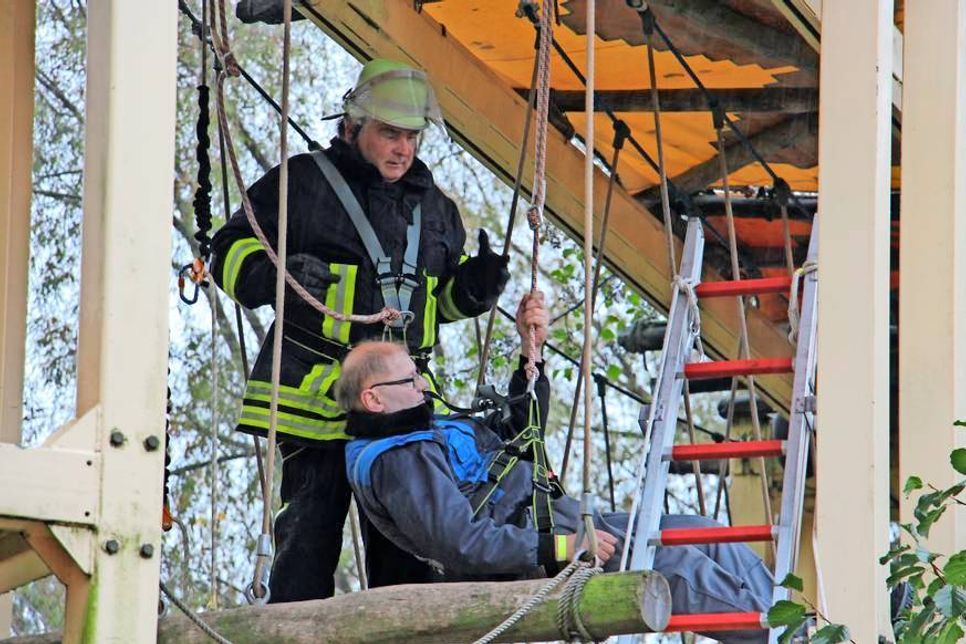 Die Feuerwehr musste Personen retten, die im Hochseilgarten hingen.