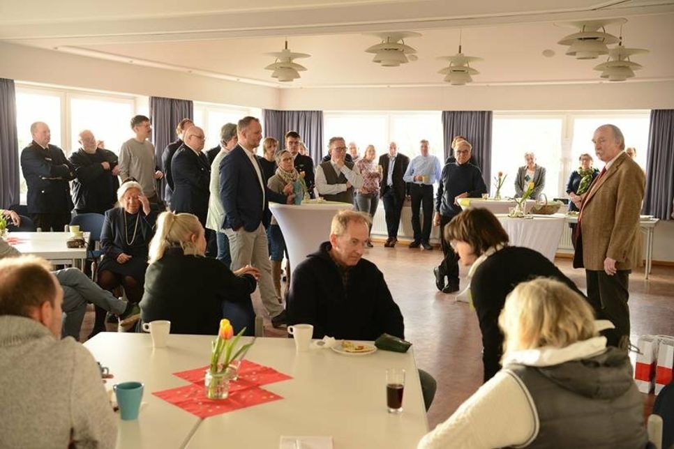 Bürgermeister Udo Gosch (re.) begrüßte die Sierksdorferinnen und Sierksdorfer zum Neujahrsempfang.