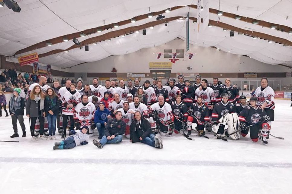 Gruppenfoto nach einem „unglaublich schönen und emotionalen Abend“. (Foto: FIETS)