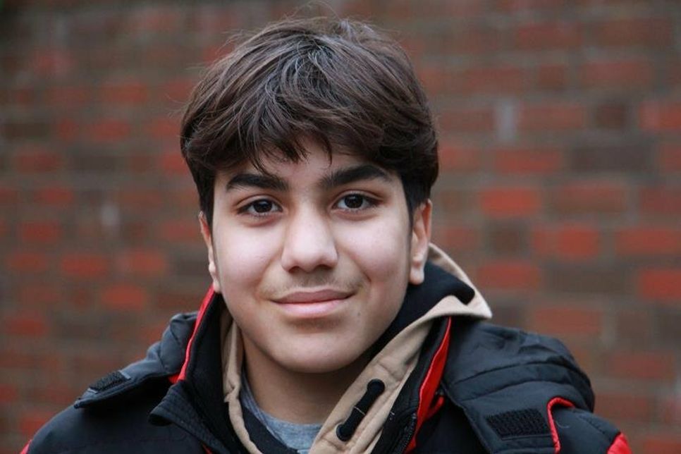 Der junge Schauspieler Omran Saleh bei seinem Besuch beim reporter.