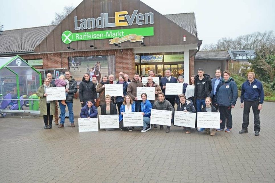 Zwölf Gewinner durften vergangenen Freitag über die ausgelosten Schecks jubeln