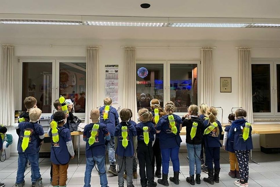 Bastelarbeiten im Feuerwehrgerätehaus.