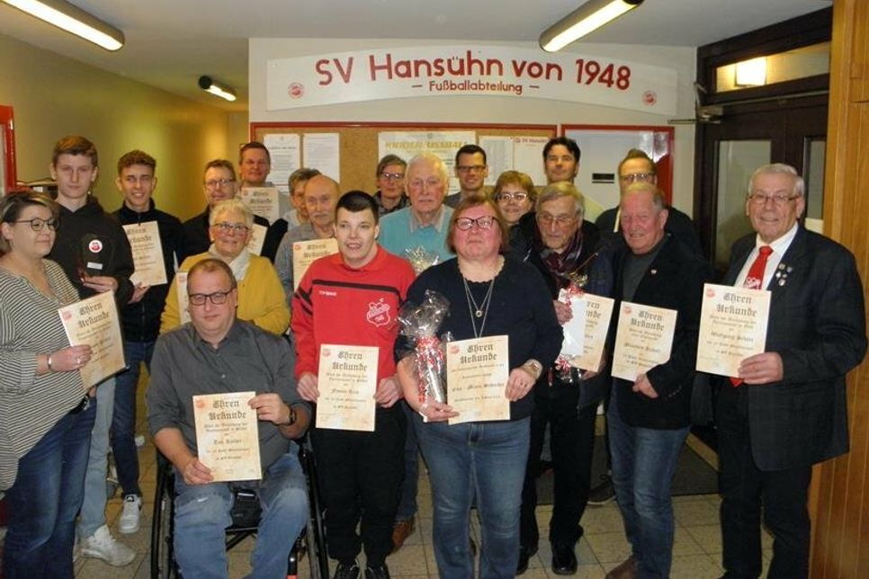 Geehrte und ausgezeichnete Mitglieder des SV Hansühn.