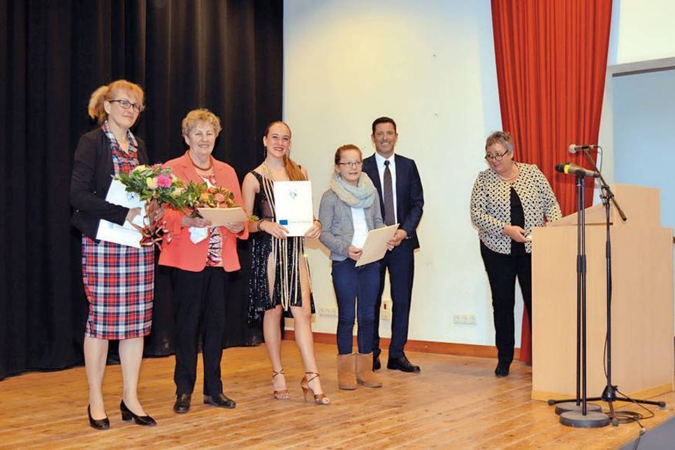 Auch in diesem Jahr griffen Bürgervorsteherin Gaby Spiller (r.) und Bürgermeister Thomas Keller in ihren Neujahrsreden verschiedene Themen auf und nahmen im Anschluss Ehrungen vor, über die wir in der nächsten Woche berichten. (Foto: Setje-Eilers)