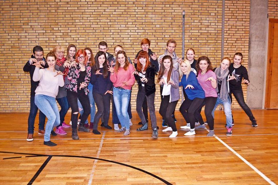 Das Musiktheater des Ostsee-Gymnasiums zeigt in diesem Jahr das Musical „Cats“. „der reporter“ schaute schon einmal bei den Proben vorbei. (Foto: René Kleinschmidt)