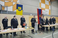 Nach 13-jähriger Tätigkeit wurde Marco Krebs als Schriftführer (3.v.l.) der Gemeindewehr Ratekau verabschiedet: Knut Hansen (v.l.) und Dirk Westphal (stellvertretende Gemeindewehrführer), Gemeindewehrführer Christian Ziemann, Bürgermeister Thomas Keller, Bürgervorsteherin Gaby Spiller, Ordnungsamtsleiter Heiko Laskowski und der stellvertretende Kreiswehrführer Lars Wellmann.