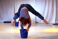 Mirjam Henß und Birgit Kaiser bewegen ihr Publikum mit ebenso präzisen wie eigenwilligen Choreografien.