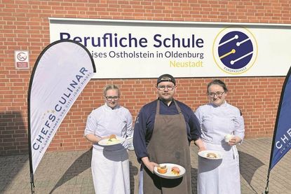 V. lks.: Jasmin Sternitzky (Platz 3), Lennart Pietschmann (Platz 1) und Yelyzaveta Osypenko (Platz 2).