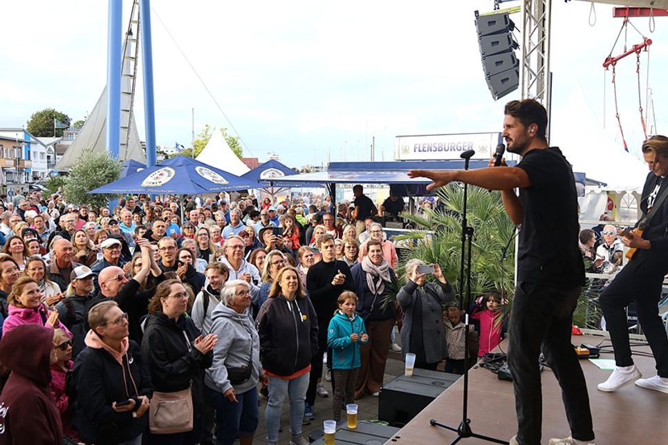 Mit ihrer mitreißenden Live-Show begeisterte die Band Jeden Tag Silvester das Publikum.
