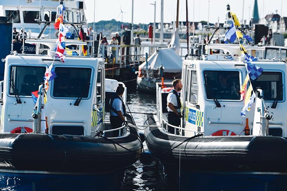 Am „Tag der Wasserschutzpolizei“ wurden die beiden neuen Streifenboote „Robbe“ und „Hummer“ offiziell getauft.