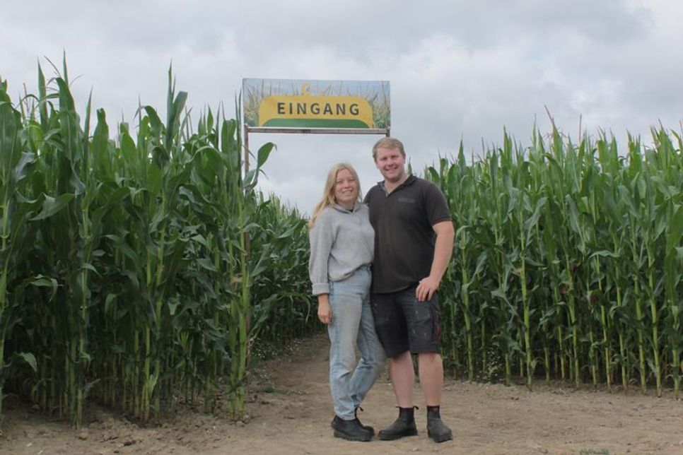 Hannes Bumann und Freundin Miriam Gertz bieten noch bis zum 6. Oktober jede Menge Abenteuer im Feld an.