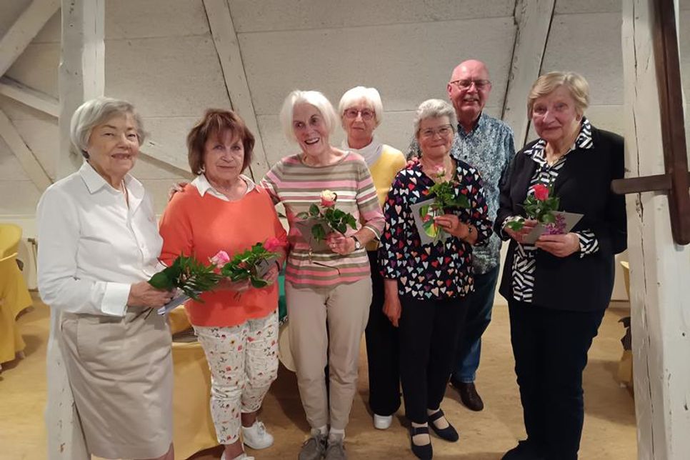 Elke Danielzick, Roswitha Bauer, Irmgard Gubitz, Christiane Hellwig, Gudrun Dittmer, Ulf Dittmer und Ursula Beth (v. lks.).