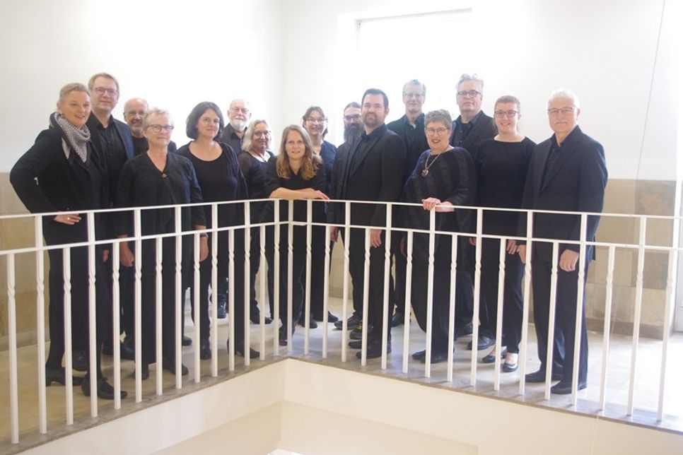 Der Chor „allaBrema“ singt unter der Leitung von Neustadts Kantorin Lena Sonntag.