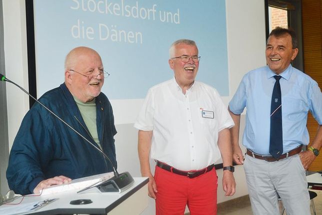 Hatten viel Spaß beim Gegenbesuch: Willi Schidlowski (v.li) von der deutschen Minderheit, Jürgen Fischer (mi.), Vorsitzender des Seniorenbeirats, und Stockelsdorfs Bürgervorsteher Manfred Beckmann.