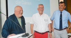 Hatten viel Spaß beim Gegenbesuch: Willi Schidlowski (v.li) von der deutschen Minderheit, Jürgen Fischer (mi.), Vorsitzender des Seniorenbeirats, und Stockelsdorfs Bürgervorsteher Manfred Beckmann.