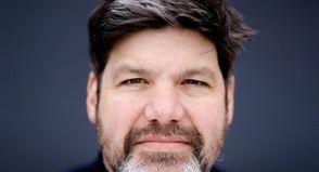 Zu Gast ist der Historiker und Autor Clemens Tangerding mit einer Lesung aus seinem Buch „Rückkehr nach Rottendorf.