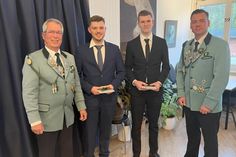 Begrüßung der Neumitglieder: Ältermann Dr. Ralf Stolley, Rekrut Thomas Strobel, Rekrut Alex Hansmann und 2. Ältermann Nils Hilbert (v. lks.).