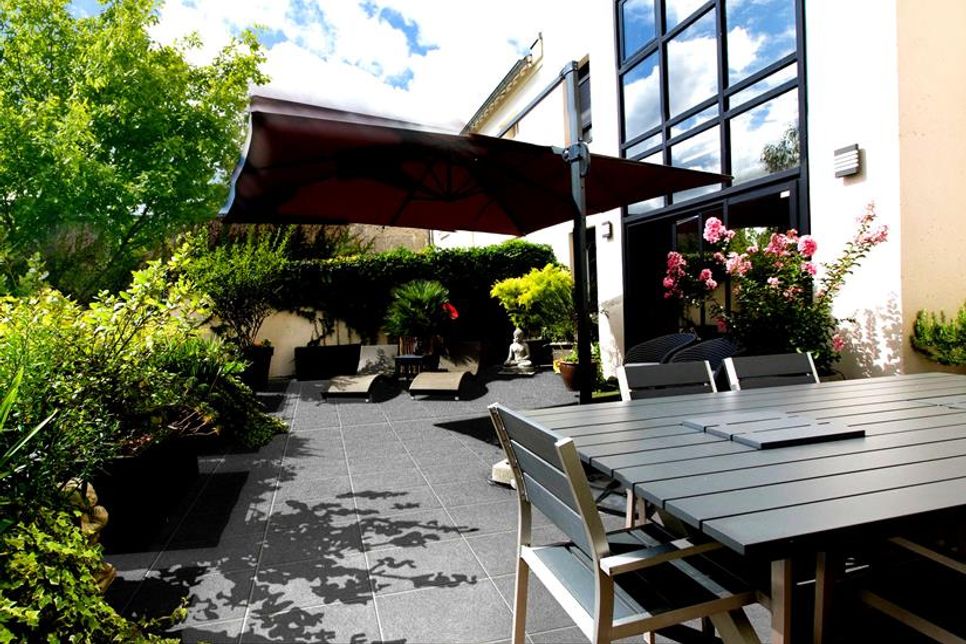 Mit Betonsteinen erhält der Garten einen edlen und langlebigen Look.