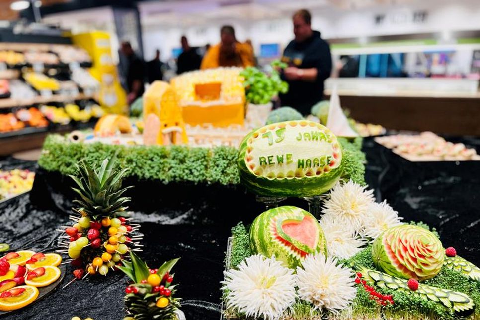 Besonders das Obstbuffet zog viele Blicke auf sich.