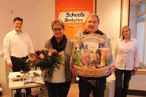 Detlef Scheel, Birgit und Holger Skyschus sowie Kirsten Scheel (v. lks.) bei der herzlichen Verabschiedung.