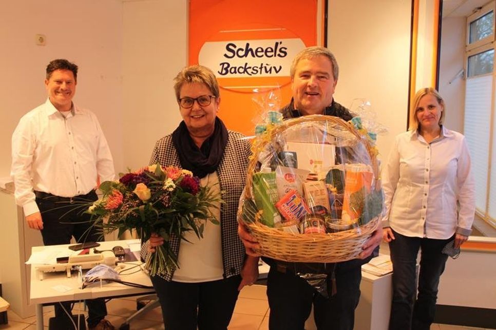 Detlef Scheel, Birgit und Holger Skyschus sowie Kirsten Scheel (v. lks.) bei der herzlichen Verabschiedung.