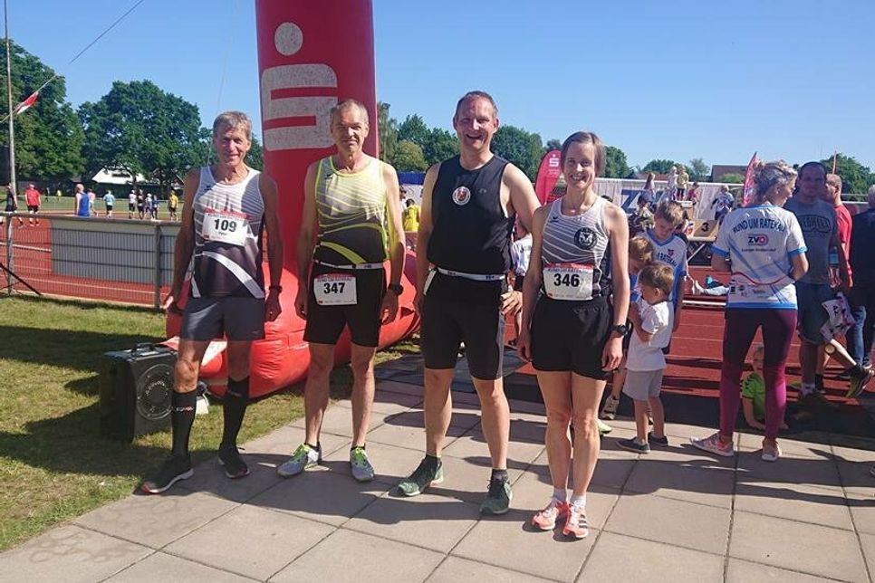 Die Lionsrunner Peter Massny, Wolf Reimer, Jens Seemann und Lena Geffken (v. lks.).